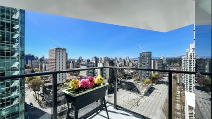 Photo 18 at 1705 - 620 Cardero Street, Coal Harbour, Vancouver West