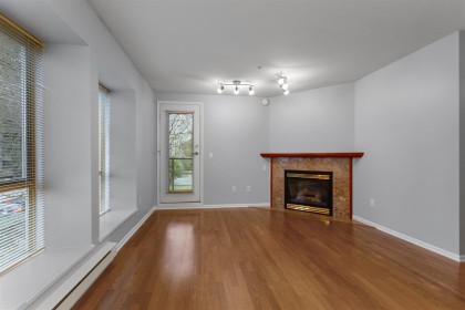 Photo 3 at 201 - 4688 W 10th Avenue, Point Grey, Vancouver West