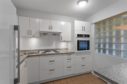 Photo 9 at 201 - 4688 W 10th Avenue, Point Grey, Vancouver West