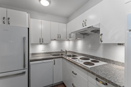 Photo 10 at 201 - 4688 W 10th Avenue, Point Grey, Vancouver West