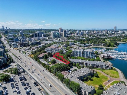 Photo 7 at 500 Starboard Square, False Creek, Vancouver West