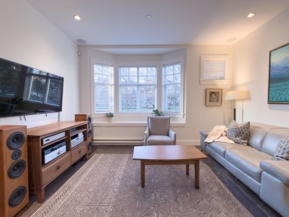 Photo 5 at 922 W 15th Avenue, Fairview VW, Vancouver West