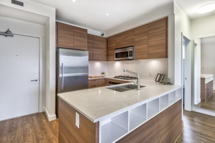 Photo 2 at 402 - 1061 Marine Drive, Norgate, North Vancouver