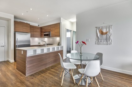 Photo 6 at 402 - 1061 Marine Drive, Norgate, North Vancouver