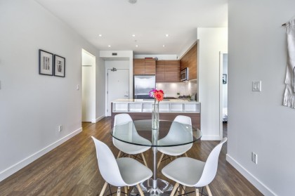 Photo 7 at 402 - 1061 Marine Drive, Norgate, North Vancouver