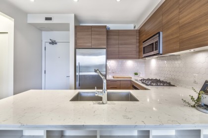 Photo 3 at 402 - 1061 Marine Drive, Norgate, North Vancouver