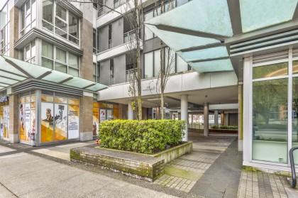 Photo 32 at 402 - 1061 Marine Drive, Norgate, North Vancouver