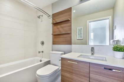 Photo 18 at 402 - 1061 Marine Drive, Norgate, North Vancouver