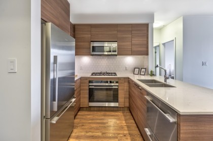 Photo 4 at 402 - 1061 Marine Drive, Norgate, North Vancouver