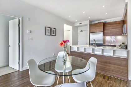 Photo 8 at 402 - 1061 Marine Drive, Norgate, North Vancouver