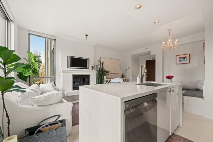 Photo 3 at 601 - 1005 Beach Avenue, West End VW, Vancouver West