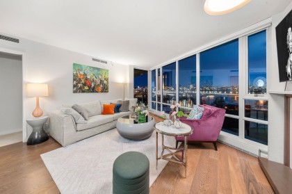 Photo 2 at 903 - 8 Smithe Mews, Yaletown, Vancouver West