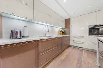 Photo 17 at 903 - 8 Smithe Mews, Yaletown, Vancouver West