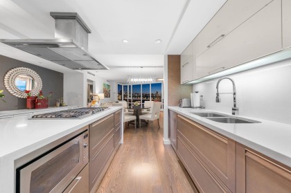 Photo 12 at 903 - 8 Smithe Mews, Yaletown, Vancouver West