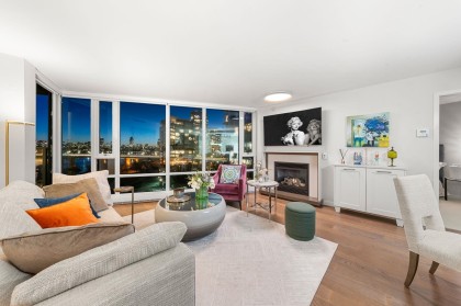 Photo 1 at 903 - 8 Smithe Mews, Yaletown, Vancouver West