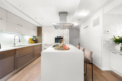 Photo 15 at 903 - 8 Smithe Mews, Yaletown, Vancouver West