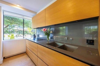 Photo 12 at 203 - 2167 Bellevue Avenue, Dundarave, West Vancouver
