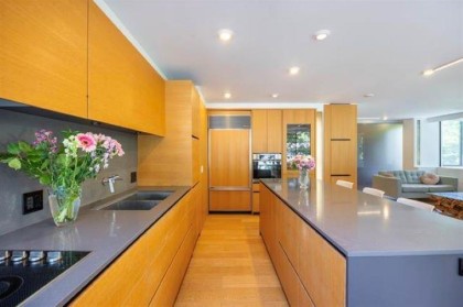 Photo 1 at 203 - 2167 Bellevue Avenue, Dundarave, West Vancouver