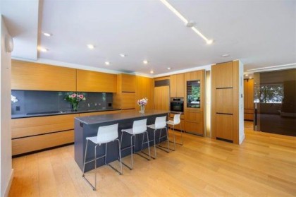 Photo 9 at 203 - 2167 Bellevue Avenue, Dundarave, West Vancouver