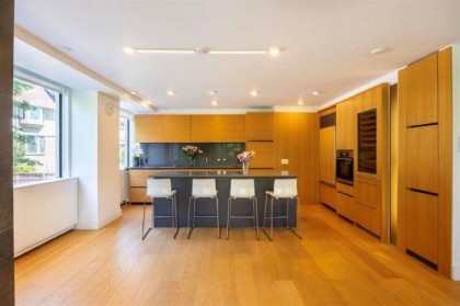 Photo 10 at 203 - 2167 Bellevue Avenue, Dundarave, West Vancouver