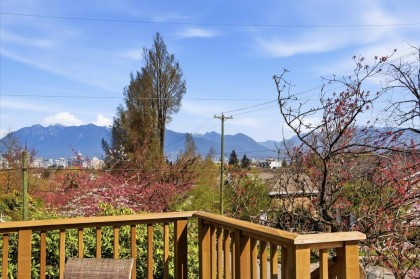 Photo 3 at 706 W 24th Avenue, Cambie, Vancouver West