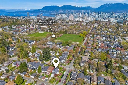 Photo 5 at 706 W 24th Avenue, Cambie, Vancouver West