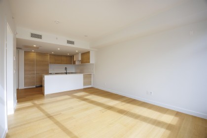 Photo 16 at 404 - 6485 Manitoba Street, Oakridge VW, Vancouver West