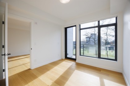 Photo 3 at 404 - 6485 Manitoba Street, Oakridge VW, Vancouver West