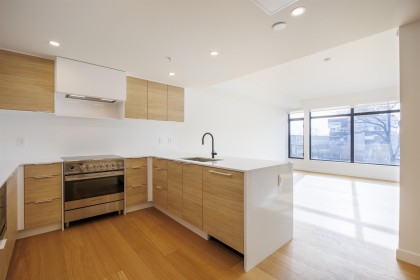 Photo 10 at 404 - 6485 Manitoba Street, Oakridge VW, Vancouver West