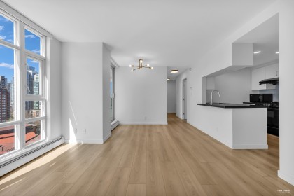 Photo 10 at 1707 - 1199 Marinaside Crescent, Yaletown, Vancouver West