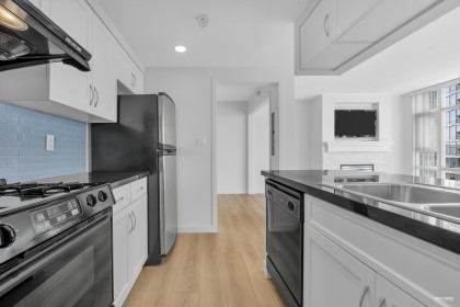 Photo 14 at 1707 - 1199 Marinaside Crescent, Yaletown, Vancouver West