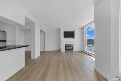 Photo 11 at 1707 - 1199 Marinaside Crescent, Yaletown, Vancouver West