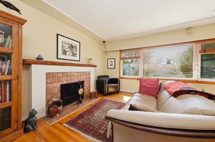 Photo 3 at 818 E 6th Street, Queensbury, North Vancouver