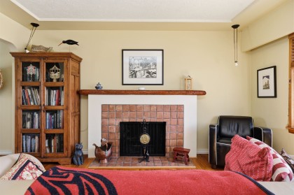 Photo 4 at 818 E 6th Street, Queensbury, North Vancouver