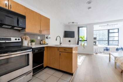 Photo 2 at 805 - 939 Homer Street, Yaletown, Vancouver West