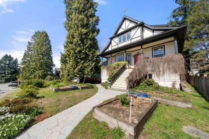 Photo 1 at 628 E 5th Street, Queensbury, North Vancouver