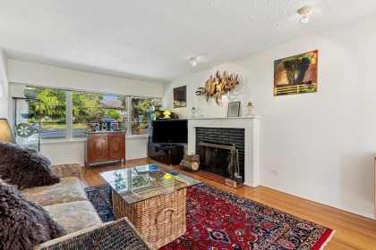 Photo 3 at 415 W 26th Street, Upper Lonsdale, North Vancouver