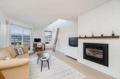 Photo 2 at 2240 York Avenue, Kitsilano, Vancouver West