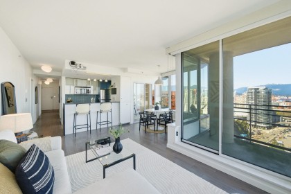 Photo 13 at 3302 - 33 Smithe Street, Yaletown, Vancouver West