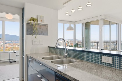 Photo 5 at 3302 - 33 Smithe Street, Yaletown, Vancouver West