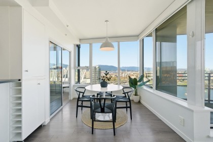 Photo 11 at 3302 - 33 Smithe Street, Yaletown, Vancouver West