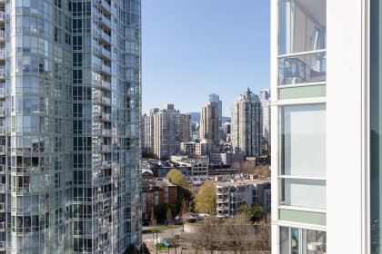 Photo 15 at 1703 - 1077 Marinaside Crescent, Yaletown, Vancouver West