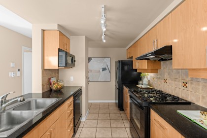 Photo 11 at 1703 - 1077 Marinaside Crescent, Yaletown, Vancouver West