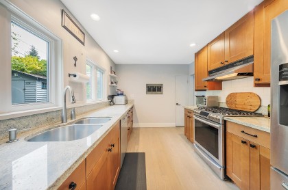 Photo 14 at 4106 Canterbury Crescent, Forest Hills NV, North Vancouver