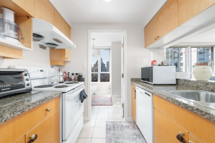 Photo 3 at 1906 - 1228 Marinaside Crescent, Yaletown, Vancouver West