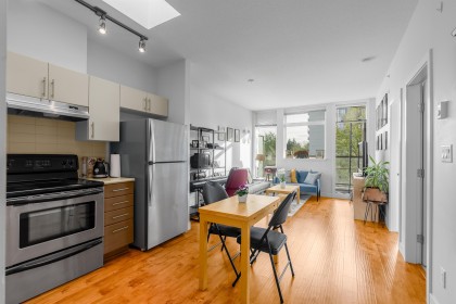 Photo 2 at 409 - 5692 Kings Road, University VW, Vancouver West