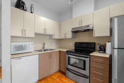 Photo 9 at 409 - 5692 Kings Road, University VW, Vancouver West