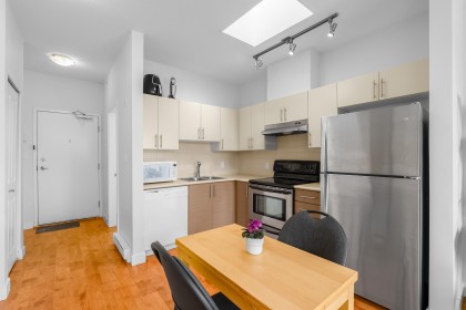 Photo 8 at 409 - 5692 Kings Road, University VW, Vancouver West