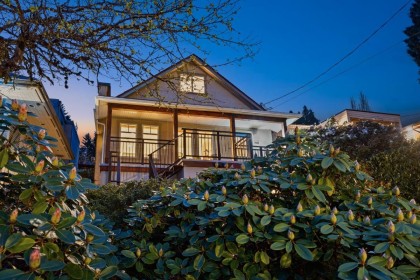 Photo 2 at 272 E Osborne Road, Upper Lonsdale, North Vancouver