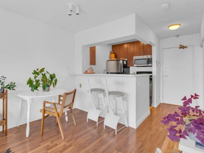Photo 6 at 302 - 2330 Maple Street, Kitsilano, Vancouver West